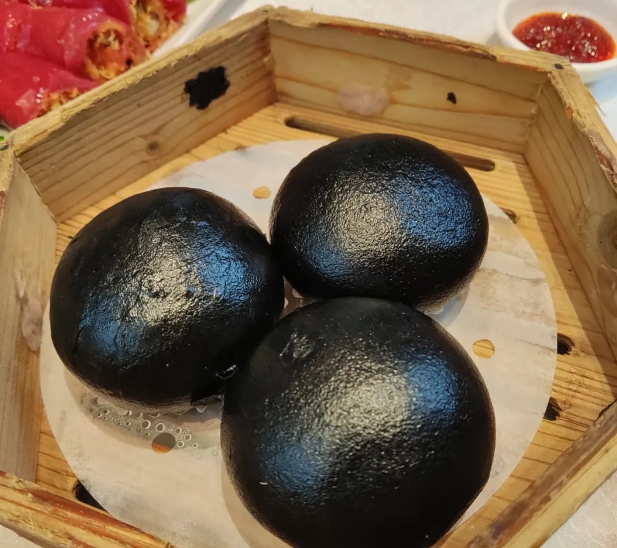 黑金流沙包 Black Gold Custard Buns