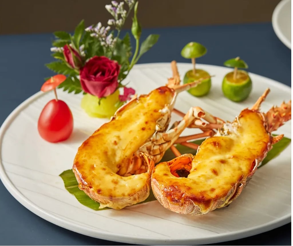 海胆酱焗龙虾仔 Baked Baby Lobster with Sea Urchin Sauce